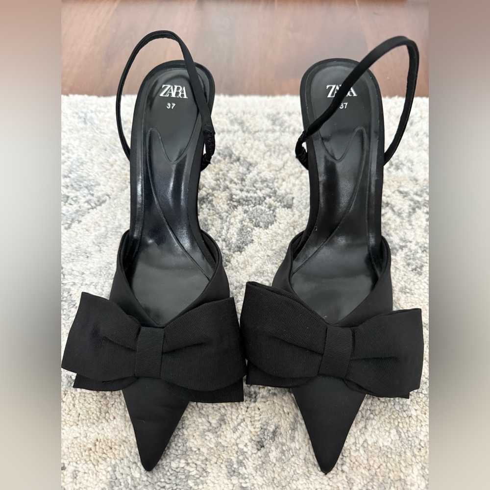 Stunning and Elegant Black Heels with Bow Accent
